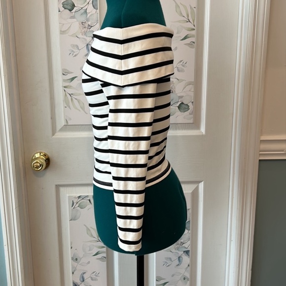 Off shoulder striped top - Picture 3 of 6